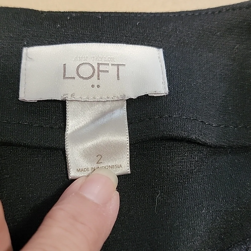 LOFT Size 2 Black Pencil Skirt, Back Zipper Closure, Excellent Used Condition